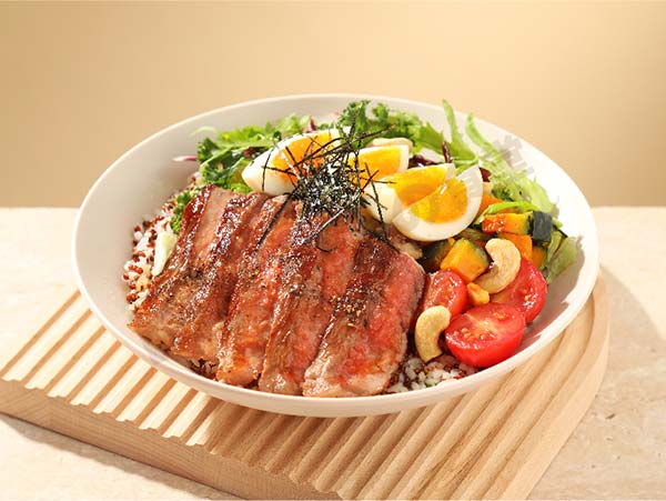 嫩烤牛排藜麥鮮蔬能量碗